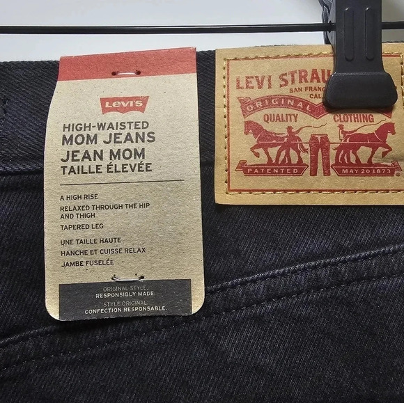 Levi's High Waisted Mom Jeans Denim Distressed Black Knee Ripped size 31 - Picture 3 of 9